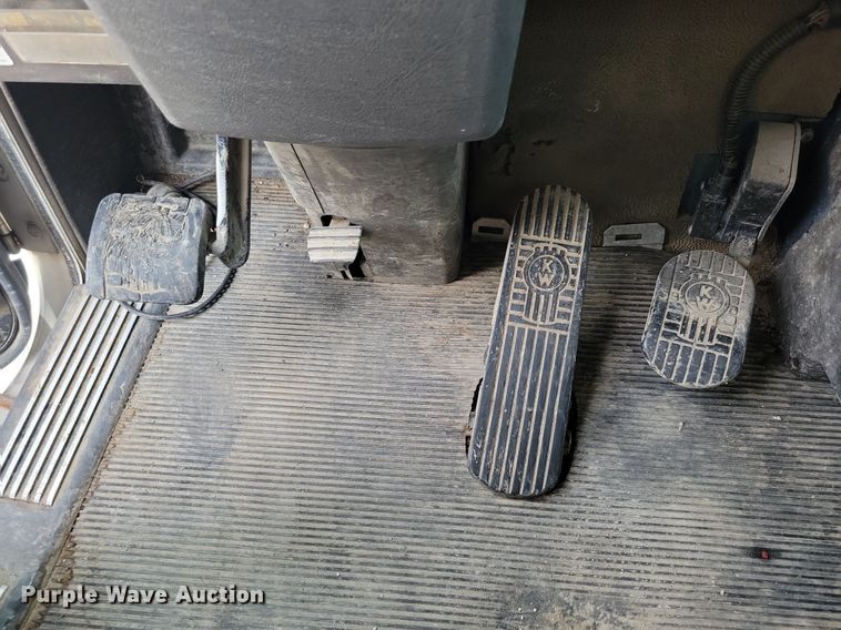 image for item KB9015 2010 Kenworth T800 fuel truck