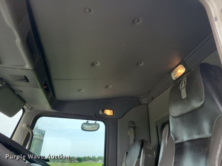 image for item KB9015 2010 Kenworth T800 fuel truck