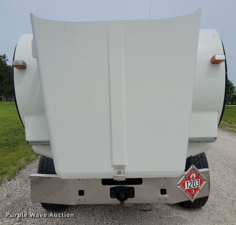 image for item KB9015 2010 Kenworth T800 fuel truck