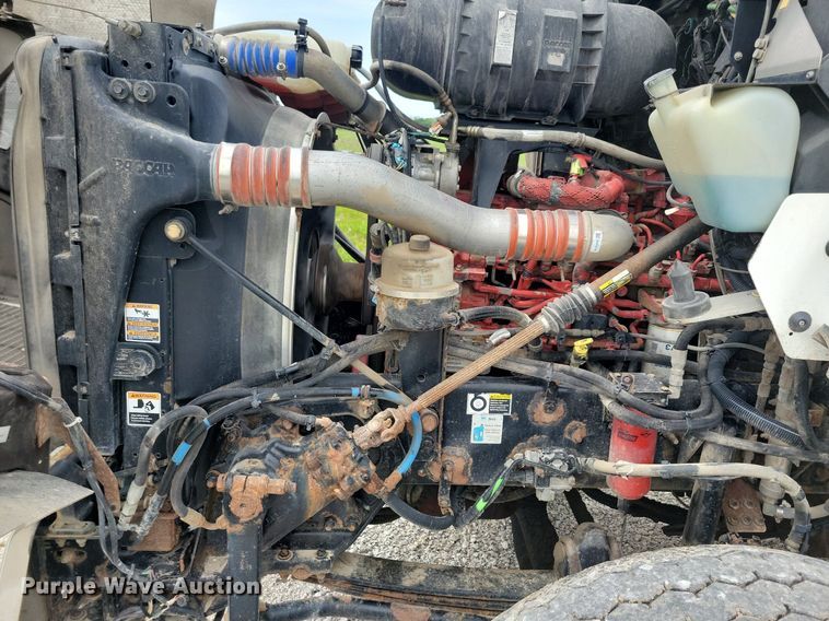 image for item KB9015 2010 Kenworth T800 fuel truck