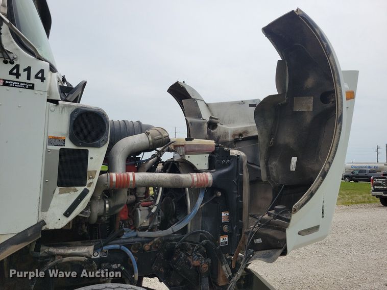 image for item KB9015 2010 Kenworth T800 fuel truck