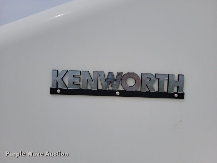 image for item KB9015 2010 Kenworth T800 fuel truck