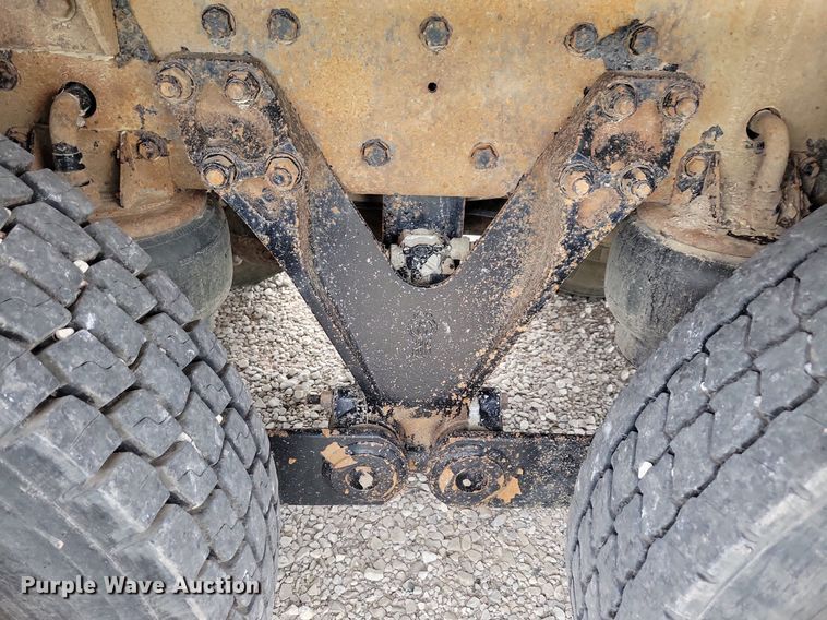 image for item KB9015 2010 Kenworth T800 fuel truck