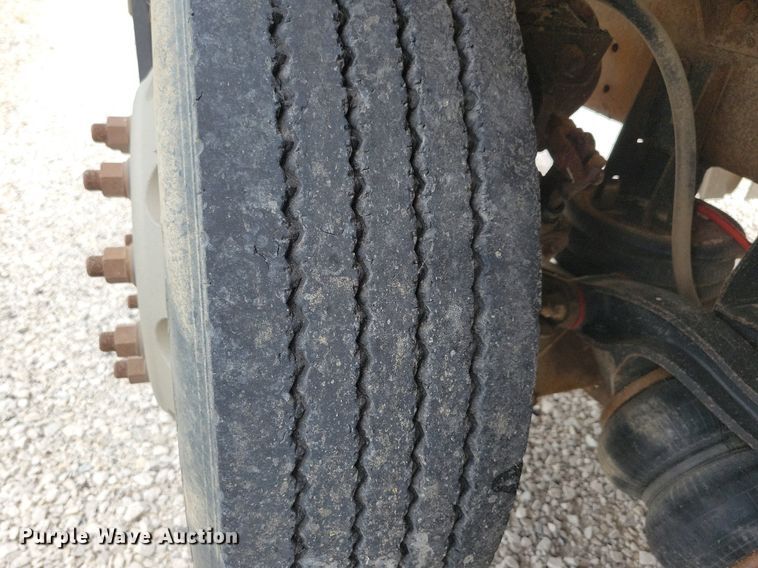 image for item KB9015 2010 Kenworth T800 fuel truck