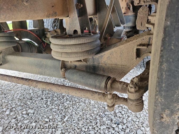 image for item KB9015 2010 Kenworth T800 fuel truck