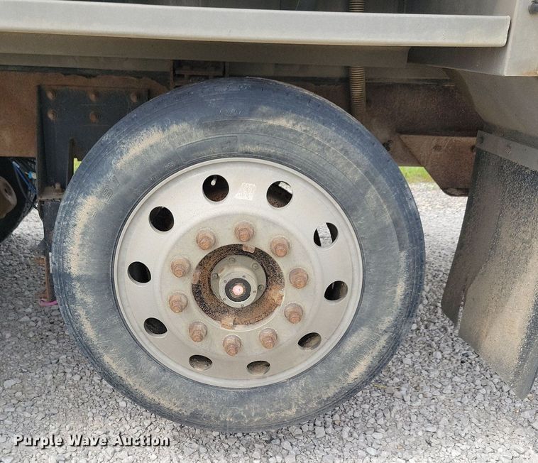 image for item KB9015 2010 Kenworth T800 fuel truck