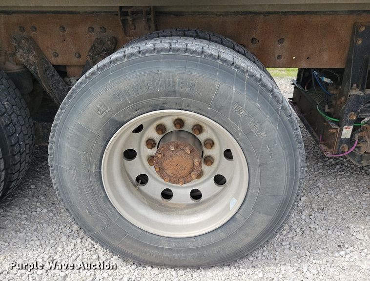 image for item KB9015 2010 Kenworth T800 fuel truck