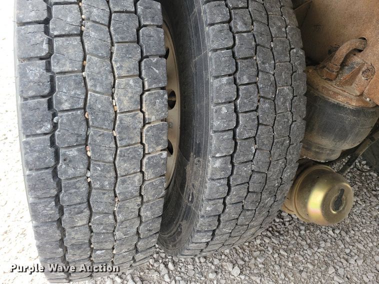 image for item KB9015 2010 Kenworth T800 fuel truck