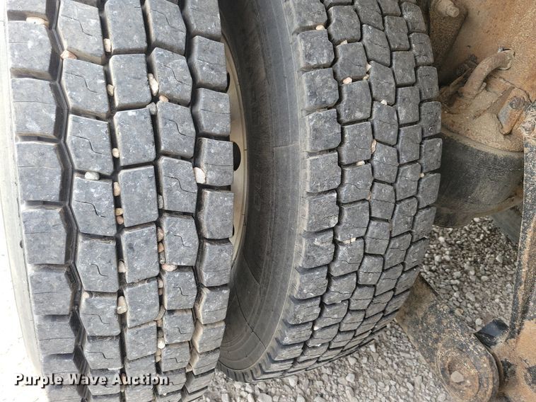 image for item KB9015 2010 Kenworth T800 fuel truck