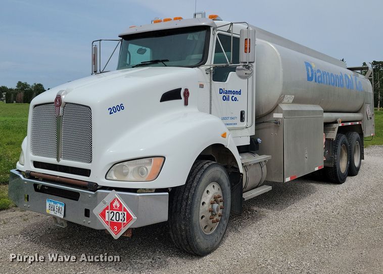 image for item KB9016 2012 Kenworth T440 fuel truck