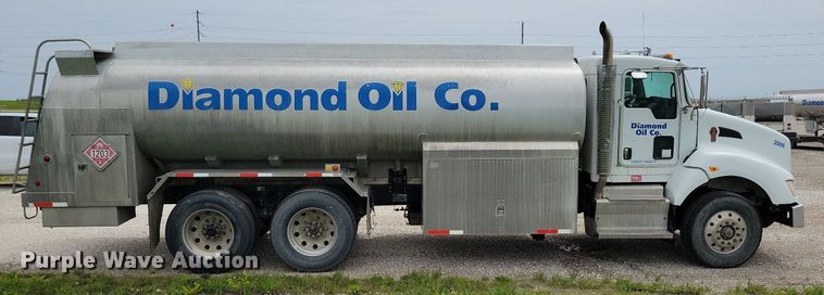 image for item KB9016 2012 Kenworth T440 fuel truck