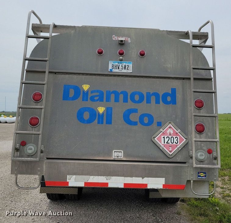 image for item KB9016 2012 Kenworth T440 fuel truck