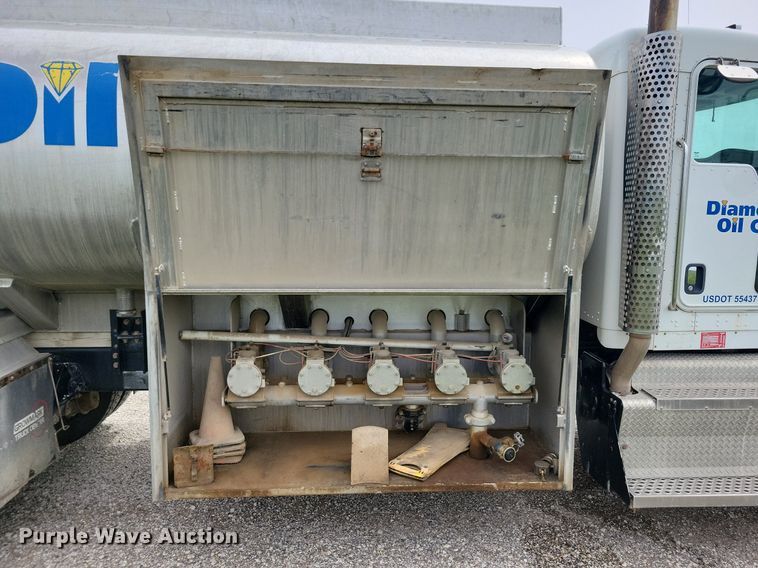 image for item KB9016 2012 Kenworth T440 fuel truck