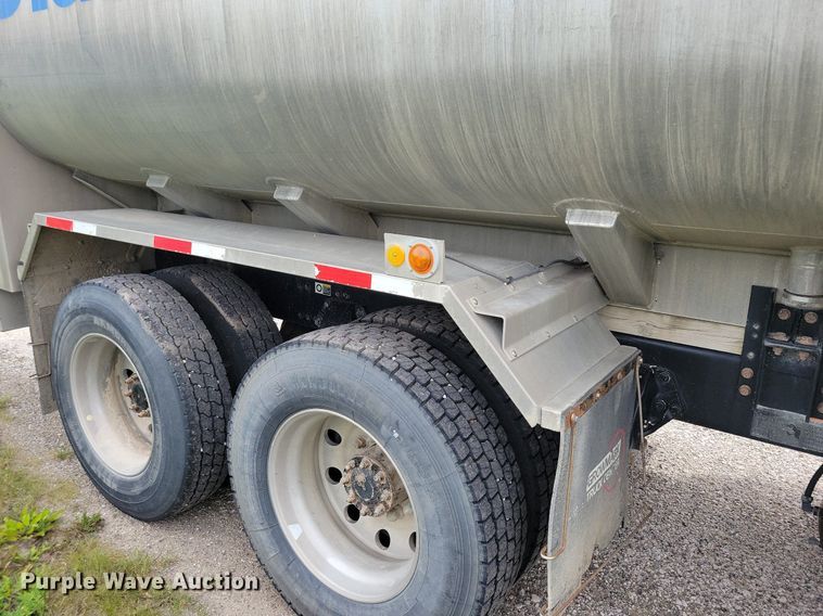 image for item KB9016 2012 Kenworth T440 fuel truck