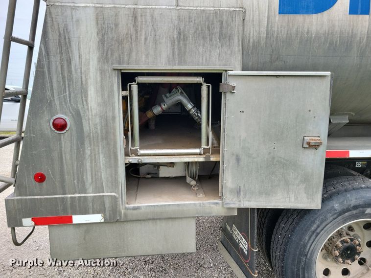 image for item KB9016 2012 Kenworth T440 fuel truck