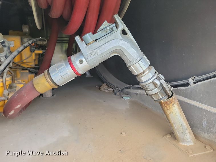 image for item KB9016 2012 Kenworth T440 fuel truck