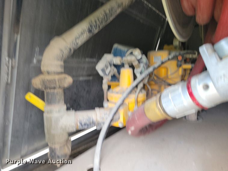 image for item KB9016 2012 Kenworth T440 fuel truck