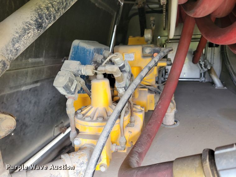 image for item KB9016 2012 Kenworth T440 fuel truck