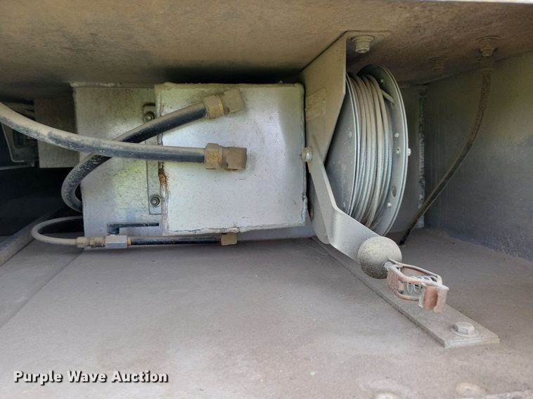 image for item KB9016 2012 Kenworth T440 fuel truck