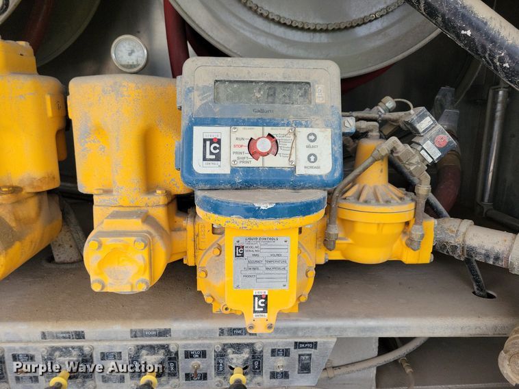 image for item KB9016 2012 Kenworth T440 fuel truck