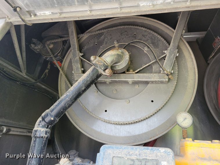 image for item KB9016 2012 Kenworth T440 fuel truck