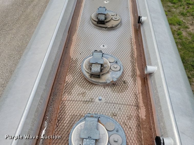 image for item KB9016 2012 Kenworth T440 fuel truck