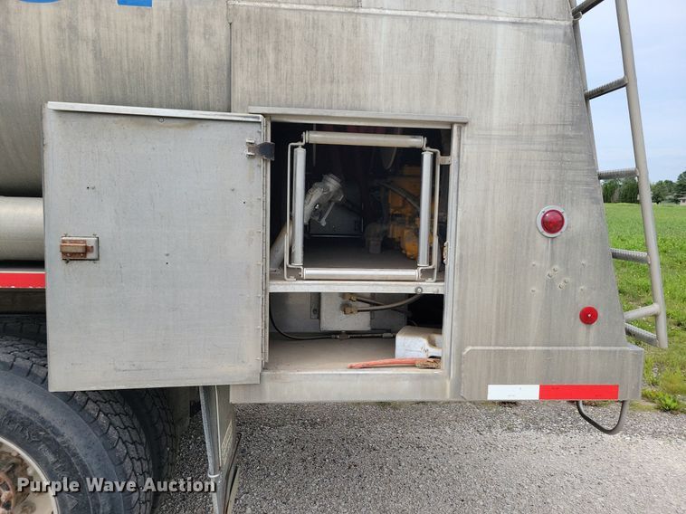 image for item KB9016 2012 Kenworth T440 fuel truck