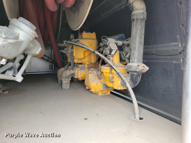 image for item KB9016 2012 Kenworth T440 fuel truck