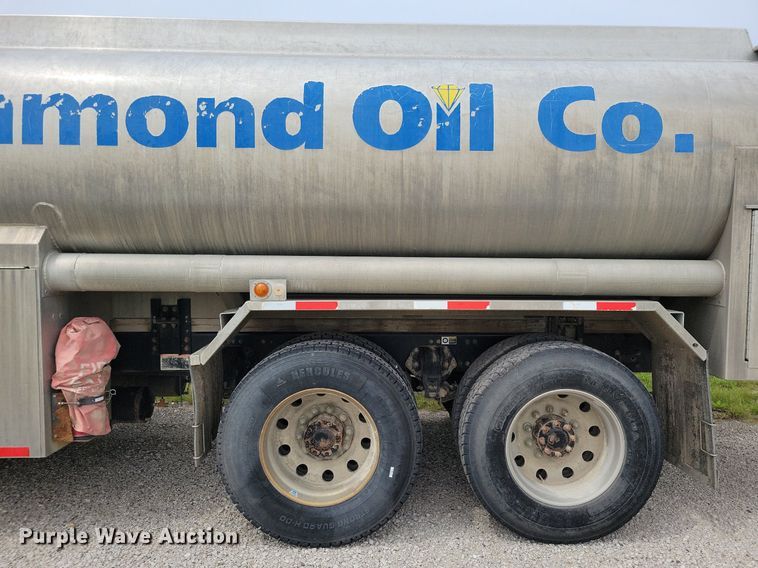 image for item KB9016 2012 Kenworth T440 fuel truck