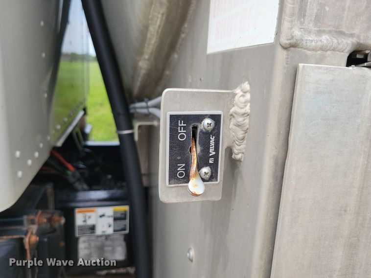 image for item KB9016 2012 Kenworth T440 fuel truck