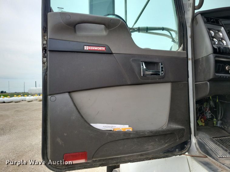 image for item KB9016 2012 Kenworth T440 fuel truck