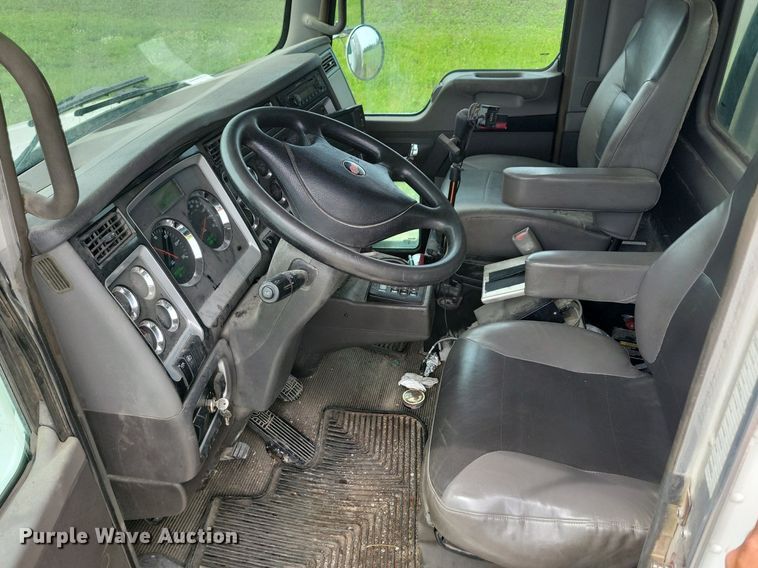 image for item KB9016 2012 Kenworth T440 fuel truck