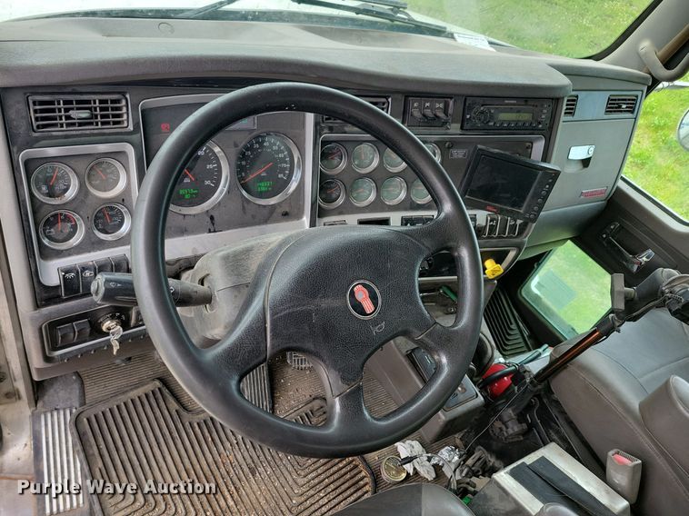 image for item KB9016 2012 Kenworth T440 fuel truck