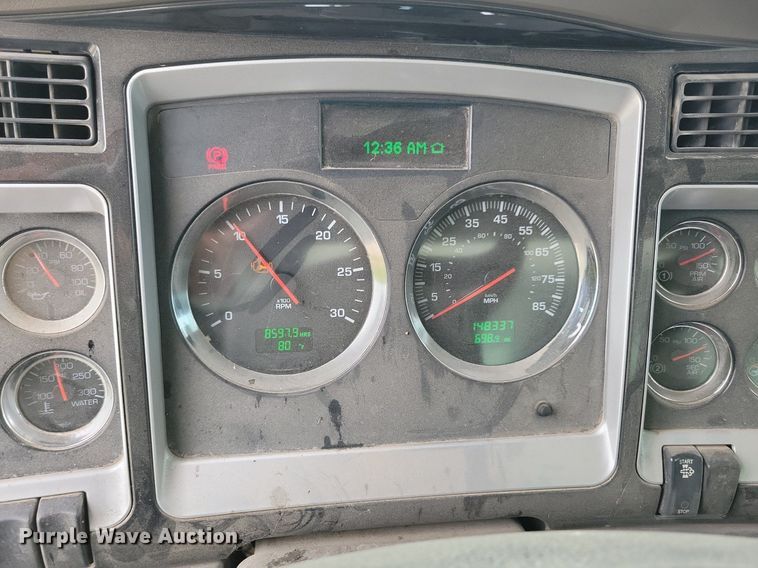 image for item KB9016 2012 Kenworth T440 fuel truck