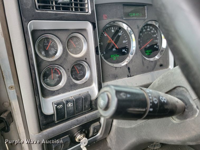 image for item KB9016 2012 Kenworth T440 fuel truck