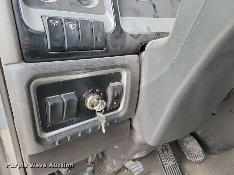 image for item KB9016 2012 Kenworth T440 fuel truck