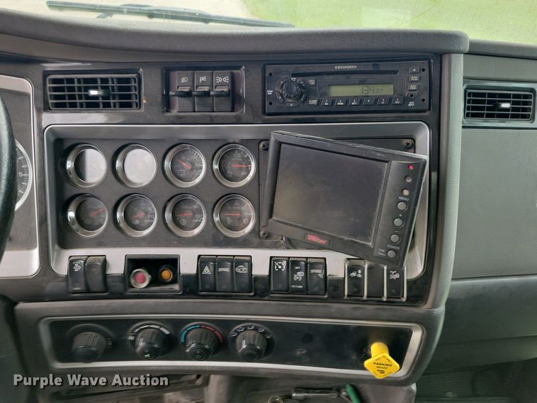 image for item KB9016 2012 Kenworth T440 fuel truck