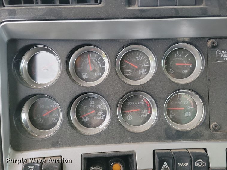 image for item KB9016 2012 Kenworth T440 fuel truck