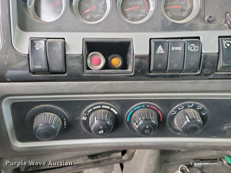 image for item KB9016 2012 Kenworth T440 fuel truck