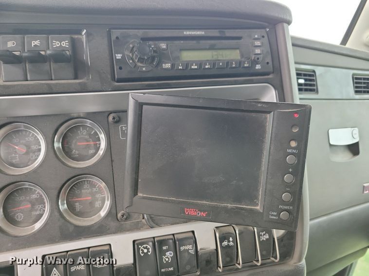 image for item KB9016 2012 Kenworth T440 fuel truck