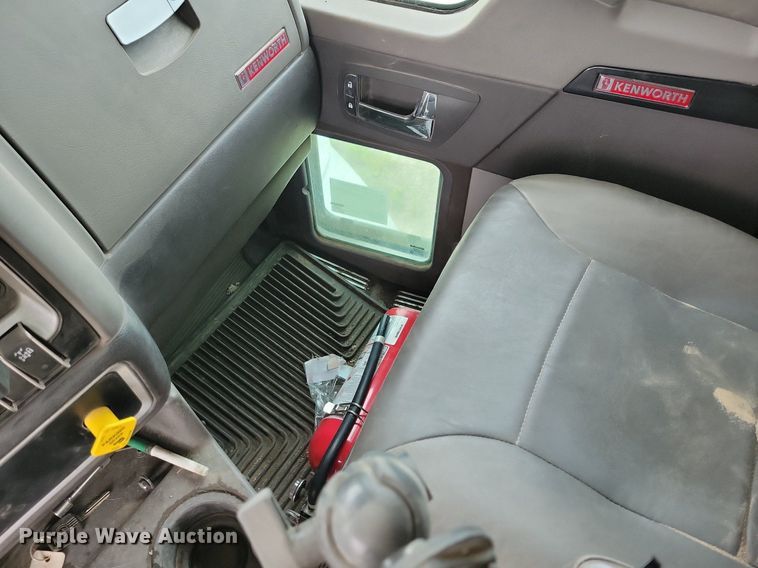 image for item KB9016 2012 Kenworth T440 fuel truck