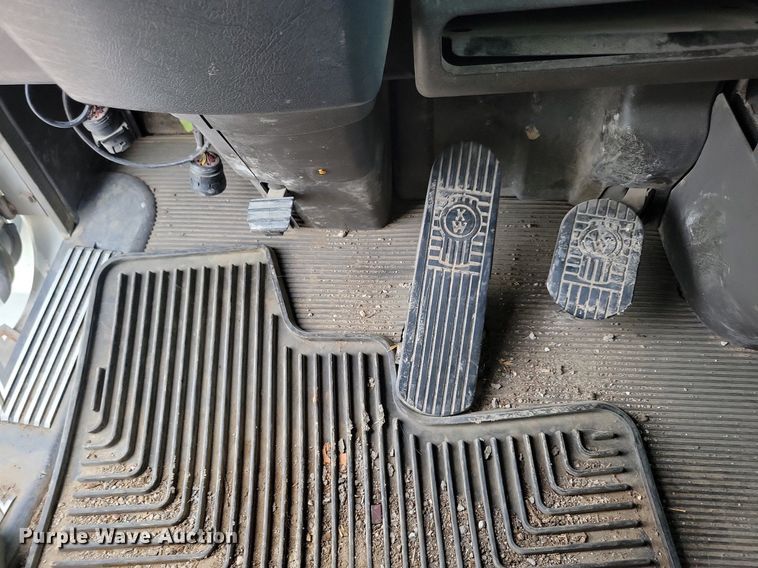 image for item KB9016 2012 Kenworth T440 fuel truck