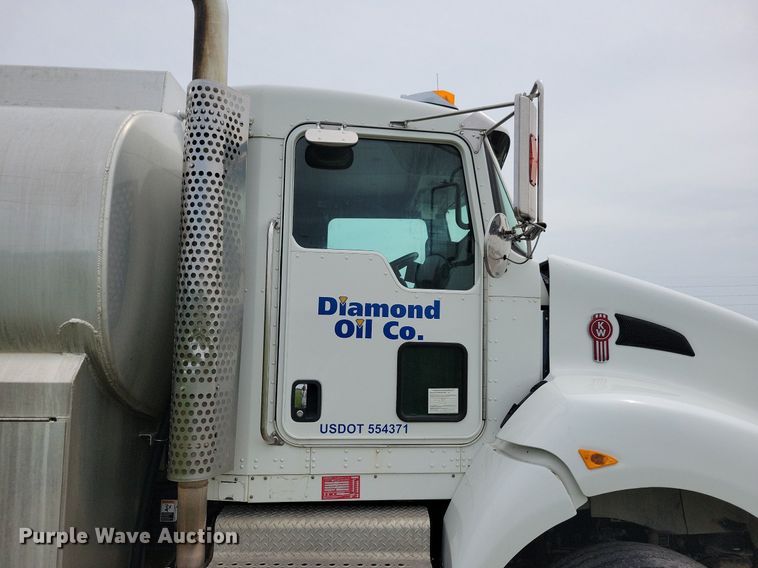 image for item KB9016 2012 Kenworth T440 fuel truck