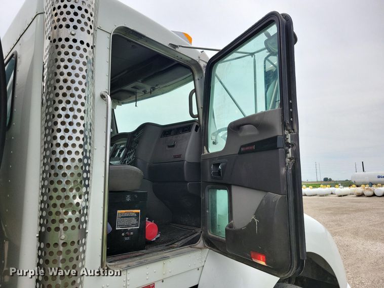 image for item KB9016 2012 Kenworth T440 fuel truck