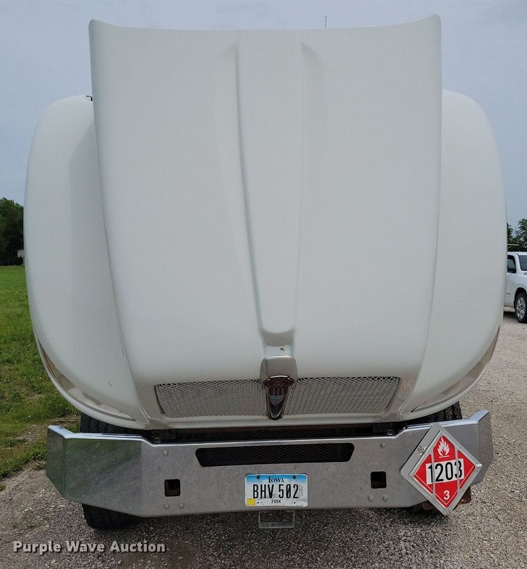 image for item KB9016 2012 Kenworth T440 fuel truck