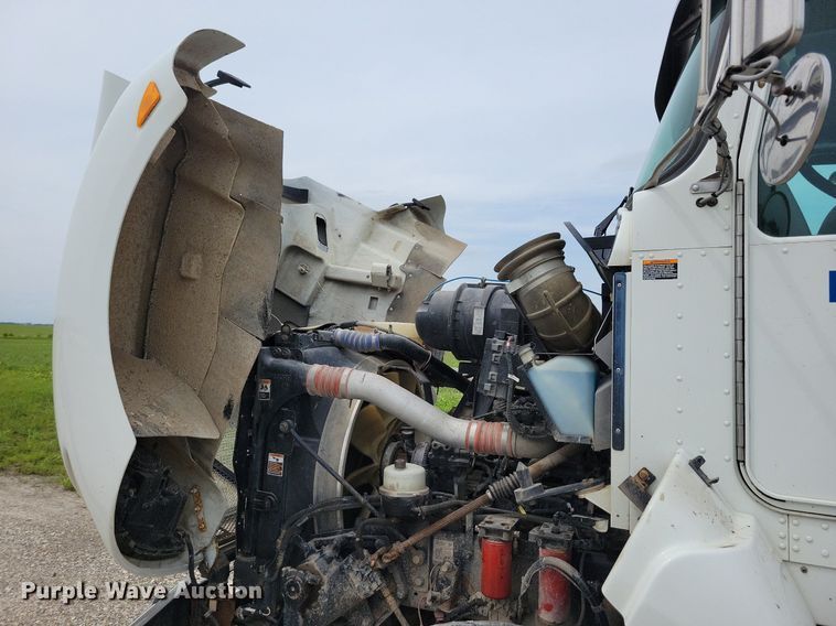 image for item KB9016 2012 Kenworth T440 fuel truck