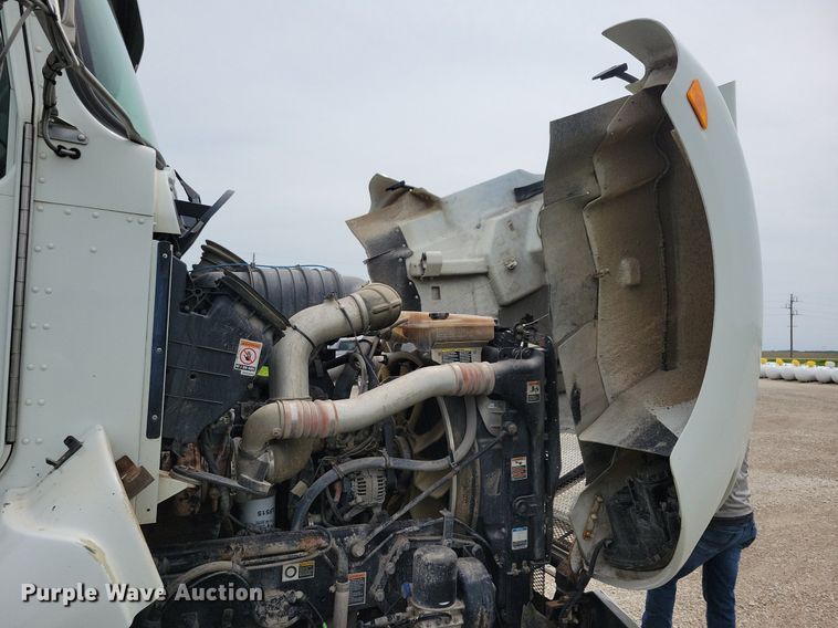 image for item KB9016 2012 Kenworth T440 fuel truck