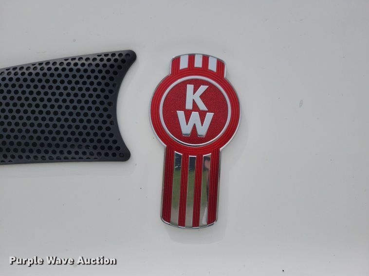 image for item KB9016 2012 Kenworth T440 fuel truck