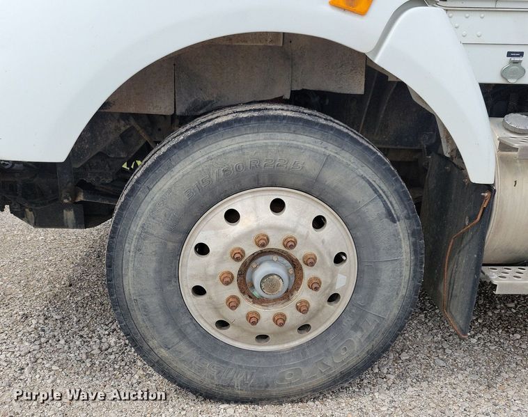 image for item KB9016 2012 Kenworth T440 fuel truck