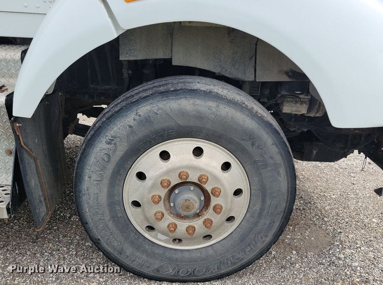 image for item KB9016 2012 Kenworth T440 fuel truck